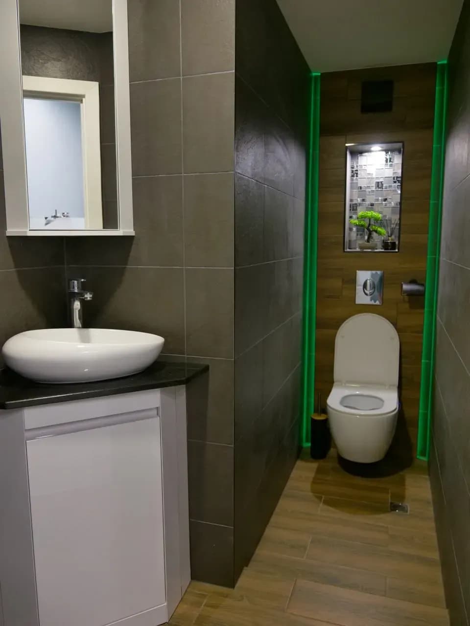 Една хубава тоалетна със скрито осветление